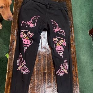 Blackcraft cult women’s graphic joggers